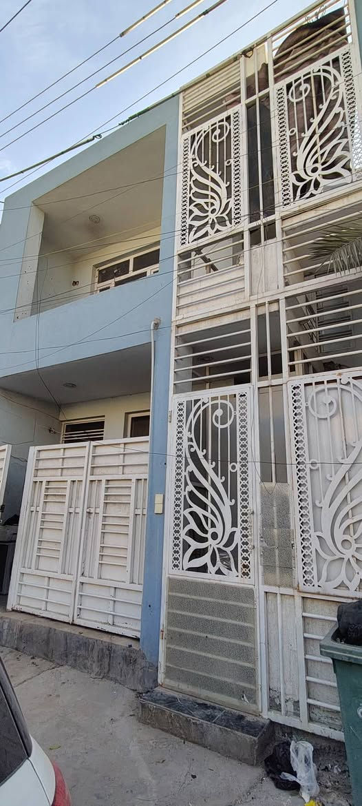 طابق اول تحتوي

غرفتين نوم وصاله ومطبخ وهول وحمام ومنور وبالكونات اماميه وخلفيه
المساحة 110 متر مربع
تحتوي على سخان وماطور ماء و واير كهرباء سحب واصل للشقه 

بناء 2023 شقه نظيفه مثل ماموضح بالصور 

السعر 550  الف

للاستفسار الاتصال على الارقام

***********

***********

ابو احمد
