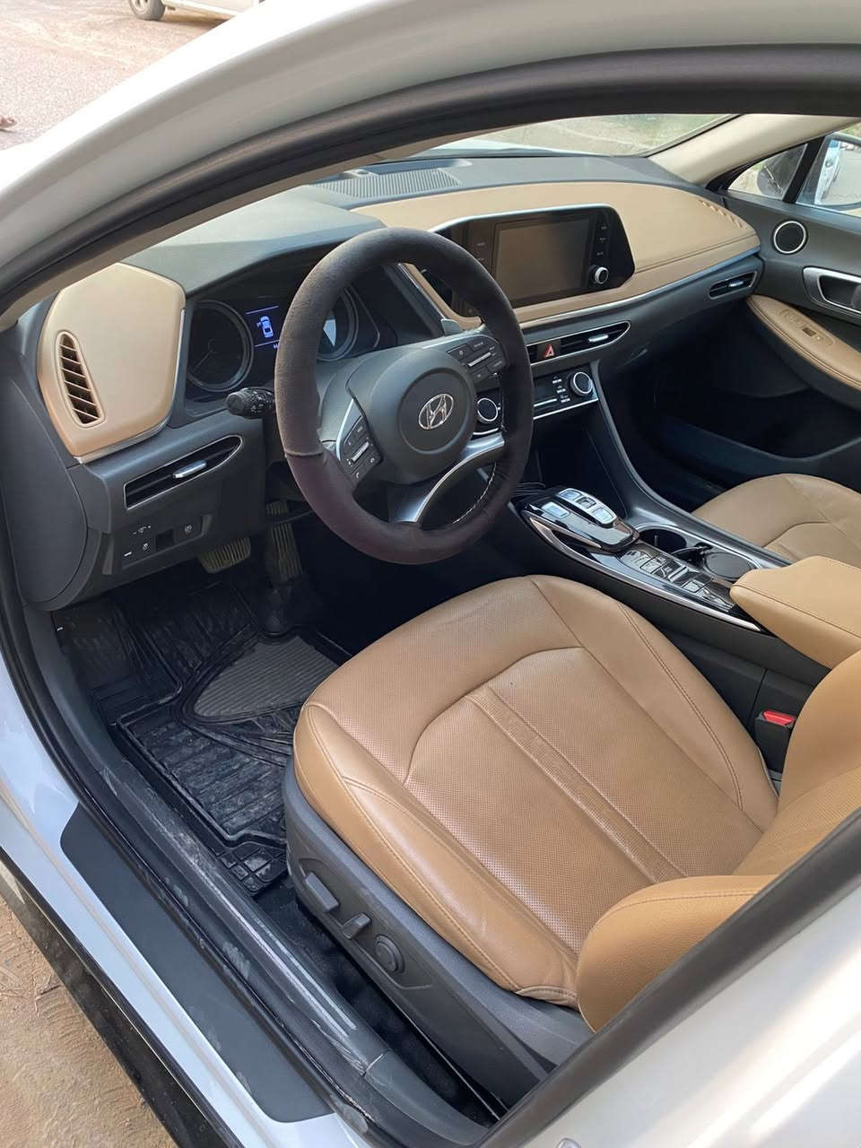 السلام عليكم سوناتا خليجي فول مواصفات  رقم بغداد بسمي ماشيه 66 سياره كفاله عامه من كلشي موديل 23
السعر 220 وبيه مجال 
مكاني بابل حله. ***********
