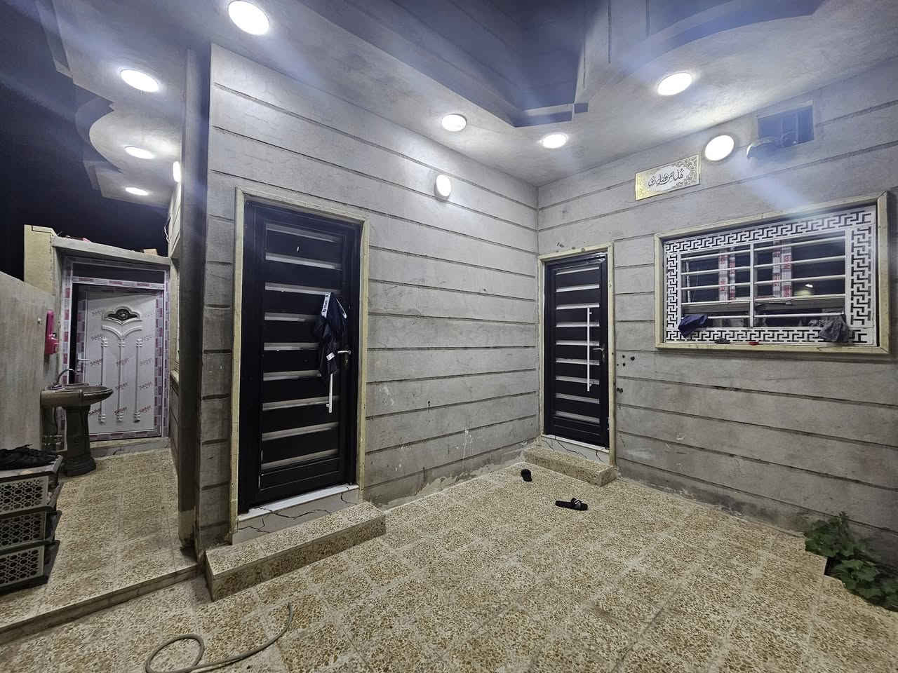 🏡🔥 #دار_للبيع_في_يارمجة_الشرقية_الرابعة 🔥🏡
📍 موقع مميز جداً 
✅ مقابل أراضي الصحفيين
✅ قريب من شارع كركوك الرئيسي 
✅ شارع 20 متر 🌅 اتجاه شروق
🏠 مواصفات الدار: 📐 المساحة: 110 م² 📏 الواجهة: 8 متر 🏡 البناء: طابق واحد
🔹 يتكون من: 🛋️ استقبال 🏠 هول 🍽️ مطبخ 🛏️ غرفة نوم (4×4) 🌿 صحيات داخلية 🌳 صحيات خارجية
🏠 التشطيبات: ✨ أرضيات بورسلين ✨ سقوف ثانوية حديثة
📝 شرط التحويل (المكاتبة مع الشرعي)
📍 للاستفسار : 🏢 مكتب التقوى للعقار 
📍 موقع المكتب مقابل جامع البيت العتيق
☎️ *********** ☎️ ***********
📱 متوفر اتصال وواتساب وفايبر
🌹 تابع صفحة مكتب التقوى للعقار ليصلك كل جديد من العروض العقارية المميزة أولاً بأول.
