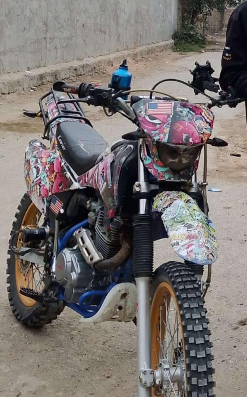 السلام عليكم دراجه قفاز كوري موديل 24 كفاله كل نقص مابيهه خير من الله الدراجه السعر 1300وبيهه مجال مكان بغداد المحموديه ***********
