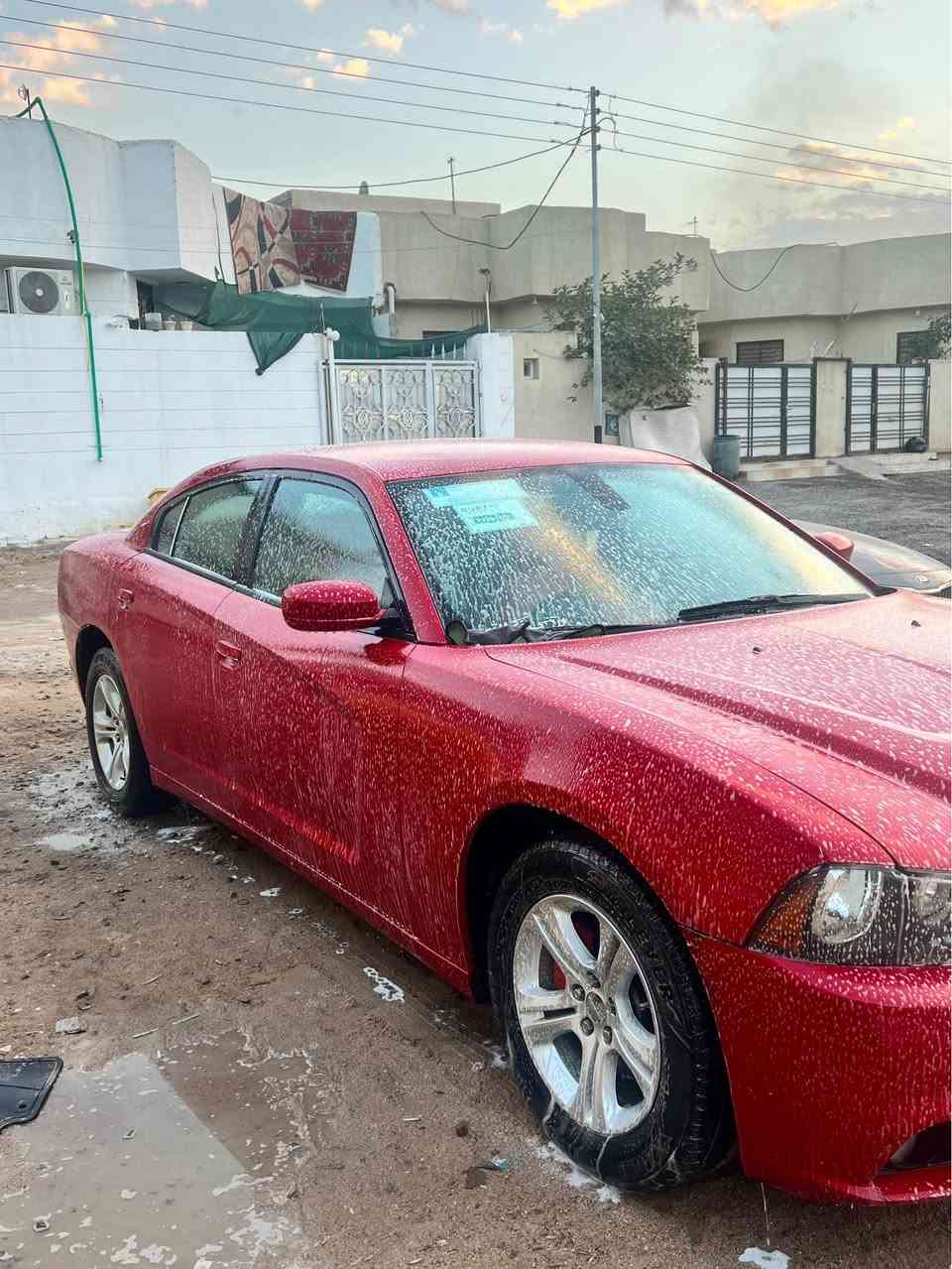 سلام عليكم 
دوج تشارجر 2012 سياره حلوة ومرتبة وجاهزة من كلشي مكينه 3600شاشه جبيرة كير ماوس مكينه وكير وحداديه وتخم تاير كلش جدد رقم بغداد بسمي سنويه وهزة جديدة سعر 150وبيها مجال مكاني بصرة شط لعرب لاستفسار *********** البصرة, العراق
