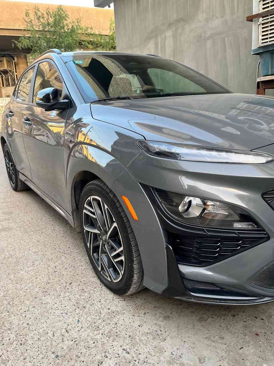 كونا انلاين 23 1600 تيربو السعر 153 وبيها مجال لون سمنتي  بدون ايرباك دخول جديد ترقيم جديد  فول عده الفتحه  صبغ باب فقط بدون دواخل  بدون شاصي و لغد دعاميه الاماميه نصها مضروبه فقط مع تحكيل جاملخ خلفي شبر وجاملخ امامي شبر وصور موجودات   كير DTC دبل كلج S سبورت دفع رباعي  رادار 360توقف ذاتي مع تحذير فتح الابواب نقطة عمياء   كشنات تدفئة  3 وضعيات قيادة شاشة جبيرة كاربلي   تشغيل عن بعد  داخل لونين  مكان السيارة بغداد  وبيها مجال للاستفسار *********** 
***********
