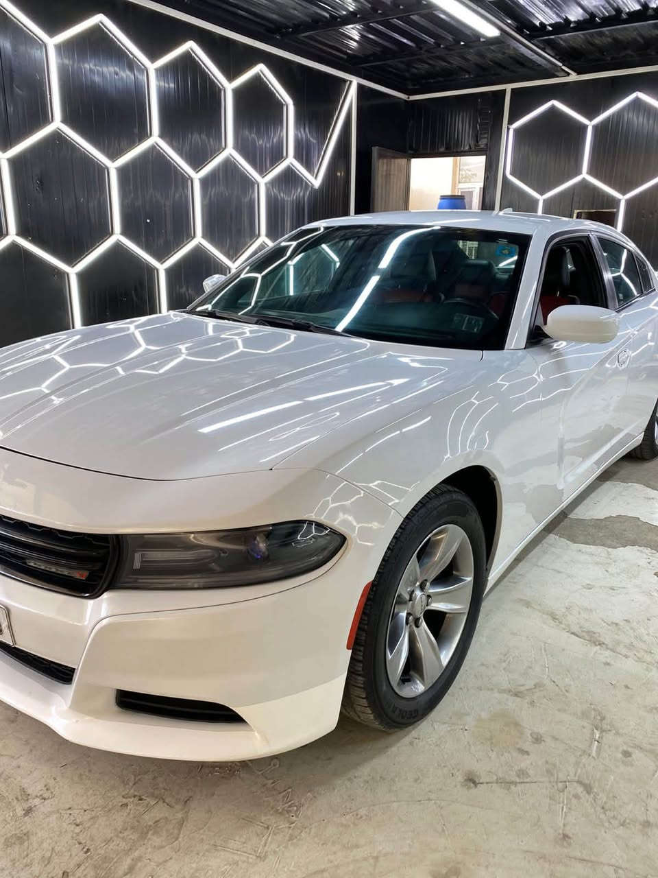 السلام عليكم
للبيع جارجر Sxt موديل 2018 كلين مكفولة كفالة عامة من الصبغ والتبديل والضربة والبارد السيارة جديدة و ما تتقارن بالمهجومات ماشيه 45m فقط السياره بأسمي السونار موجود 
موصفاتها
- تشغيل بصمة
-تو ويل 
-كراسي كهرباء
-مري هيتر
-كشنات جلد حار بارد
-شاشة كبيره كار بلي
-قطعتين تبريد
-تشغيل عن بعد
-تحكم ستيرن
-مكينة 6 سلندر 3600
-منضومة زنون
-سماعات الباين 
-كامرة+ حساس اصلي
-سبيرها + العدة ما مستخدمات
-تخم تايرات  جديد 
مكاني - ديالى- بعقوبه
السعر ٢٣٠ وبيه مجال للطيبين 
الاستفسار ‭***********

