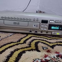 وبركاتة اخوان هذا cd ويا سماعة هيجي بس وايرها مكطوع صارلها تقريبا ٢٥ س...