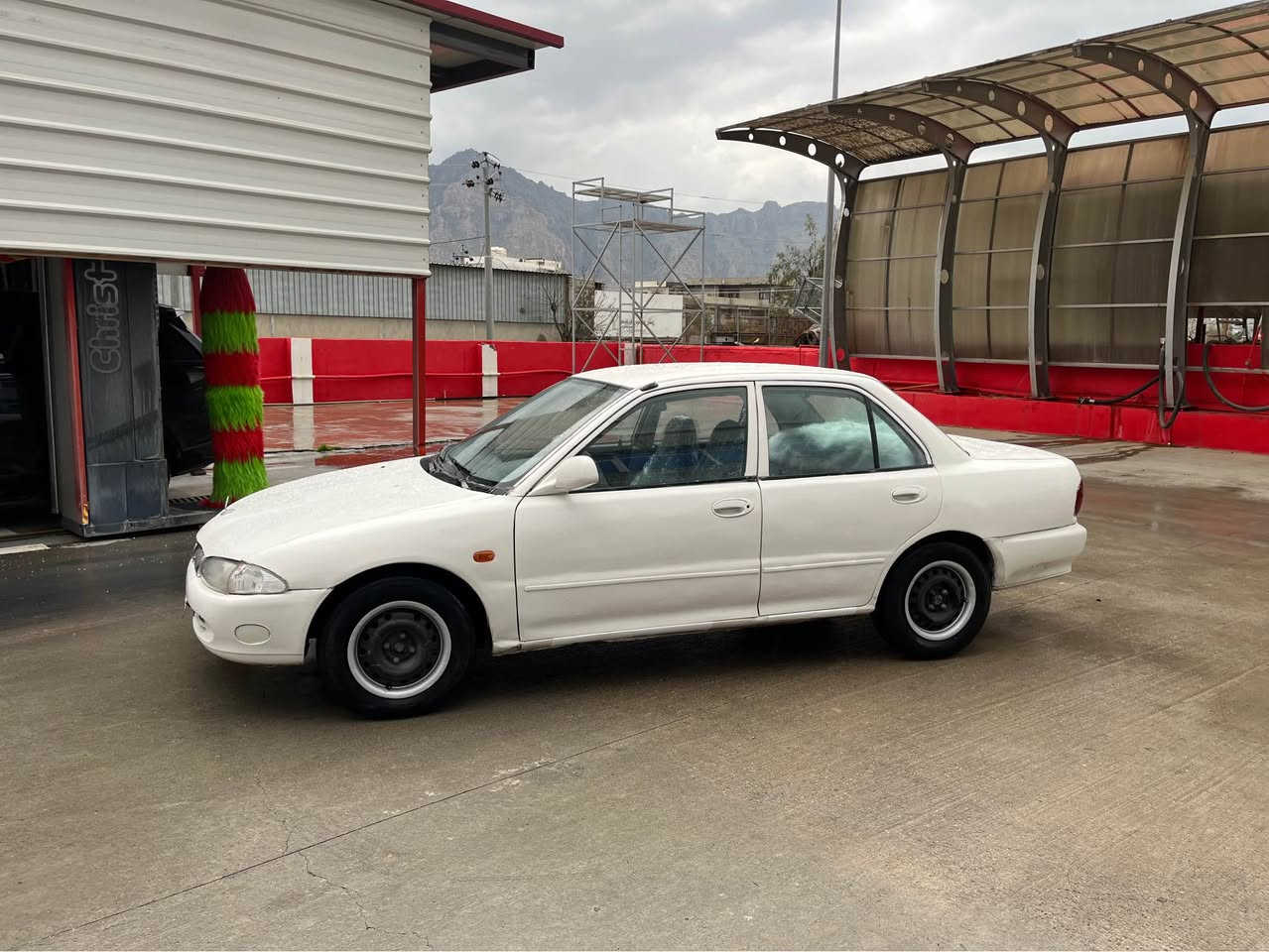 ***********
پڕۆتۆن گێر تۆماتیک مۆدیل٢٠٠٤.  نمونەی جوانی پاکی پشت و پێش کەپس زۆر خاوینە. چوار تایەی ویلی لۆک. تەبرید ساردو گەرمی بە شەرت  گیر و مەکینەی بە شەرتی ١٠٠ ڤیتەر.  سنەوی وەکالی لەگەلە  نرخی ٢٣ گەلا کەمیکیش مەجالی تیدایە 
*********** السليمانية, العراق
