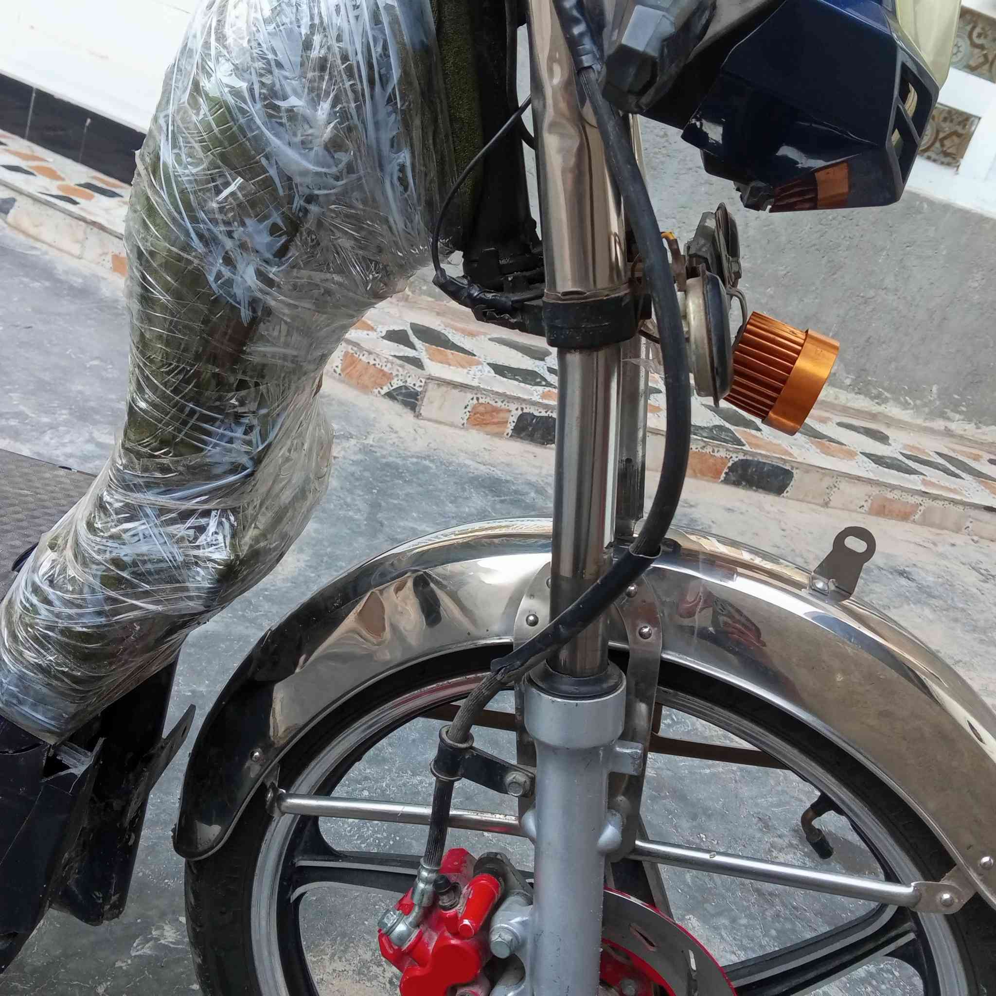 سلام عليكم للبيع دراجه شحن نوع هارلي بطاريات علفحص وين ميعجبك بي ملاحضه دبلات عوجات شي بسيط سعر 375.----***********
