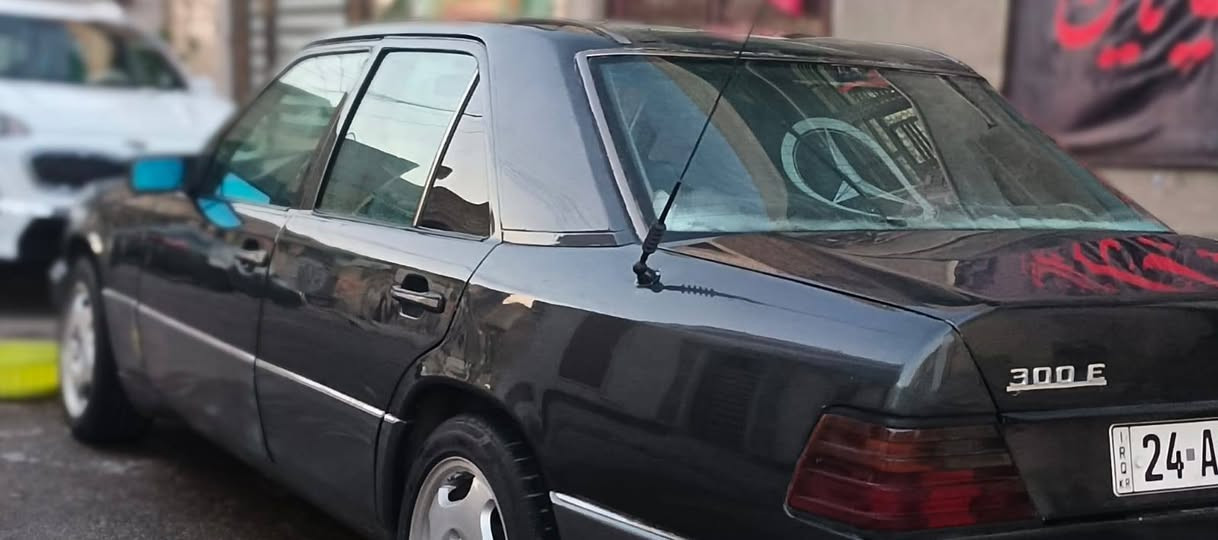 سلام عليكم مرسدس موديل1992 مكينة ففتي 3000جديد غرفة جديدة سيارة جديدة معنة كلمة فقط نقص فريز تبريد و منظومة كالمة تبريد شغالة رقم دهوك سنوية تنتهي 2031 وهز مالتها جديدة سعر 49 بيها مجال بسيط بيع مستعجل مكان بغداد العبيدي حي رائاسة ***********
