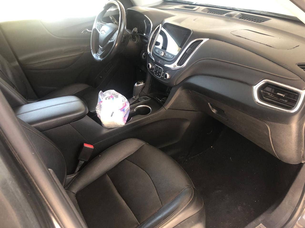 الطراز والماركة: Chevrolet Equinox 
سنة الصنع:2020
لون السيارة: رصاصي رمادي
نوع الهيكل: كروس اوفر
نوع الوقود: بنزين 
نظام الدفع : دفع رباعي All wheel drive 
ناقل الحركة: اوتوماتيك 
سعة المحرك: 2لتر
نظام المكابح المانعه للانزلاق :ABS
نظام التحكم الالكتروني في الاستقرار (ESC)
نظام الرؤية الخلفيه 
تشغيل عن بعد
مقاعد جلد
قطعتين تبريد
نظام ملاحة GPS
نظام صوتيها الجودة
شاشة لمس 

نظام مراقبة ضغط الاطارات
تليفون 
***********
السعر....160
مكلف بلنشر
