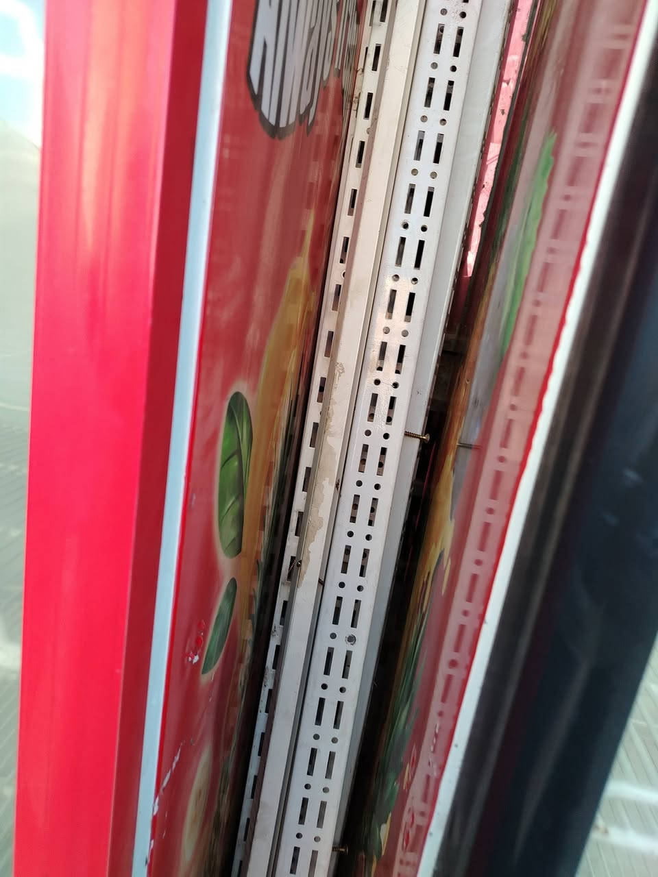 عارضات عموديه ٤ ورفوف ٦٢ رف كاملات سعر العارضه ٢٠٠ الف سعر الرف ٦ الف مكاني بغداد تاجي سبع البور رقمي ***********
