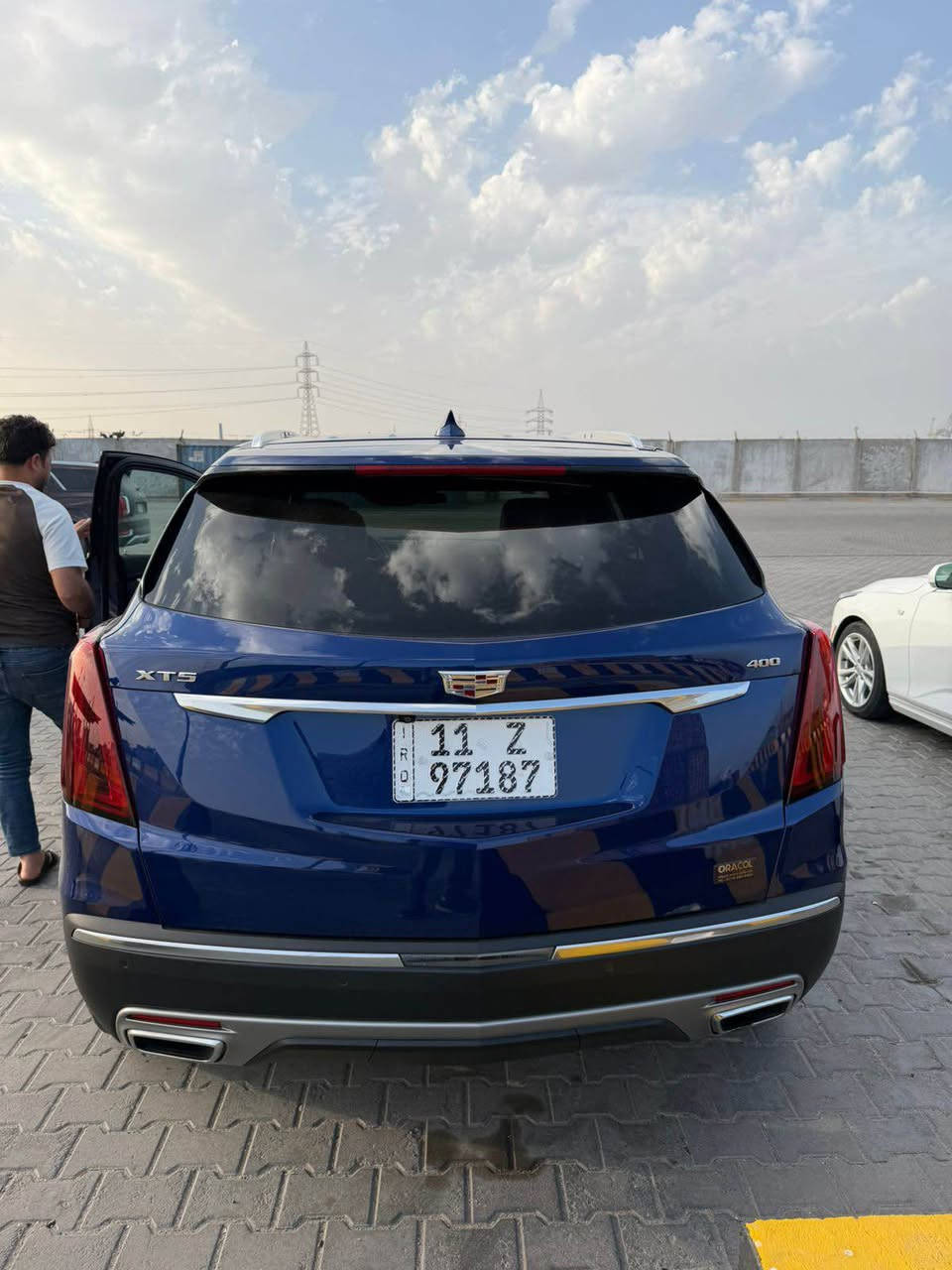 السلام عليكم 
للبيع كديلاك XT5
مديل 2023
وارد امريكي 
ماشيه 34 الف ميل 
كفاله عامه من الضربه والصبغ
السياره فقط تقرير غرق
وما مفتوح بيه برقي بشرط والفحص 
عليه تغليف نانو كامل 
حجم المحرك 6 سلندر 
فول مواصفات عل اخير 
اتعب كتابه المواصفات ماكو شي بالك ماموجود
رقم بصره ب اسمي تحويل بنفس الساعه 
السعر 32الف $ يعني ثلاث شدات وعشرون ورقه 
وبيه مجال للشراي 
للاستفسار اتصل لا تراسل 
هاتف *********** ساكو, الصومال
