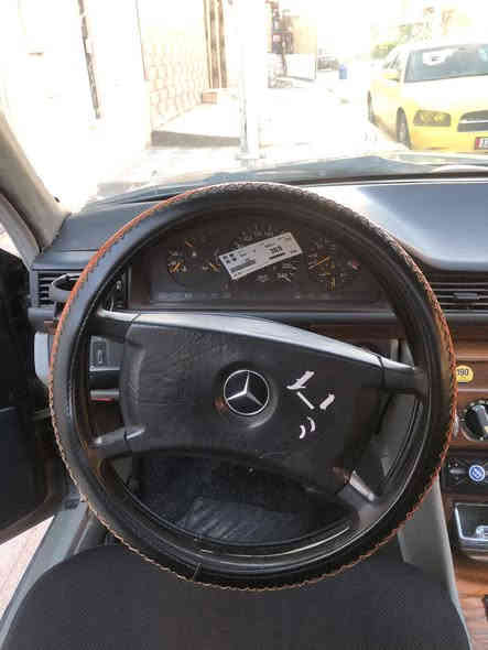 السلام عليكم
مارسدس دب للبيع 
السياره داخلها نضيف وجاهز 
المحرك بداية صرف 
فتحه سلايت بلسقف 
أريل خلفي كهربائي 
رقم نينوى جديد 
السعر 38 وبيها مجال بسيط 
للتواصل ( *********** )
