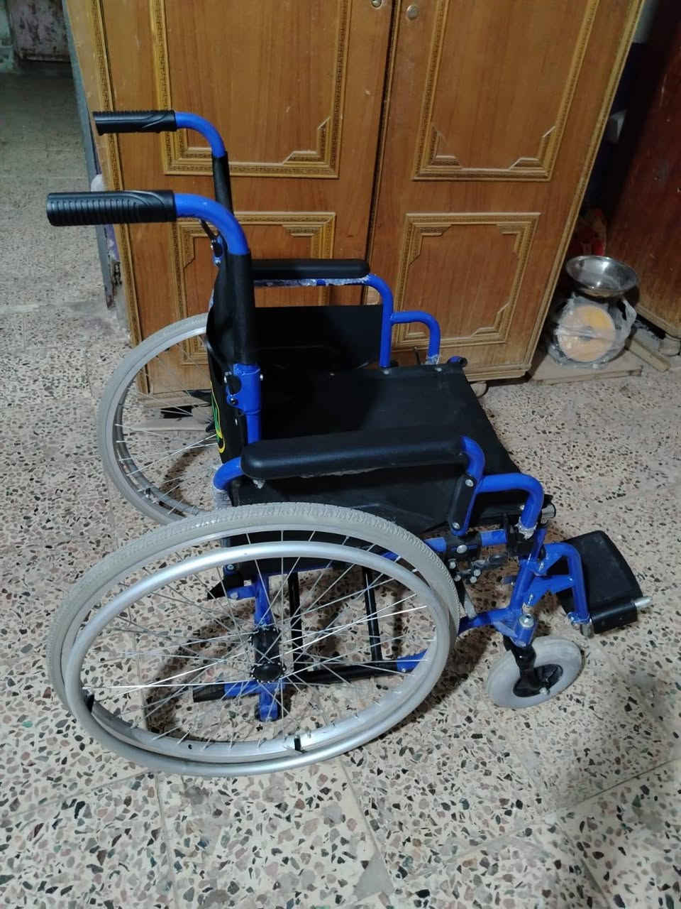 عربانه نضيفه سعره ٢٥٠الف وبيهه مجال شراي اتصال ***********
