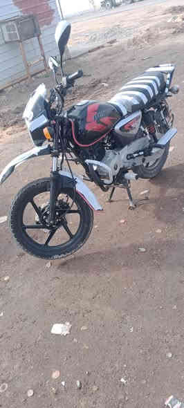 السلام عليكم بوكسر للبيع موديل 23 اوراق كامله شرطه ترقيم دراجه كفاله عامه كفاله منتفيلس مكاني القرنه الثغر سعر 1,650 وبيها مجال رقمي ***********
