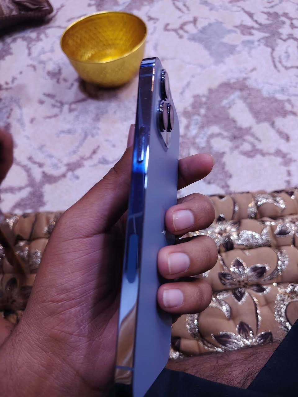 السلام عليكم 
أيفون 13 برو ماكس 
للبيع فقط 
نضيف جدا فقط مرفوع البطاريه 95 مايعبر هوا
اتصل عل رقم وتدلل ***********
