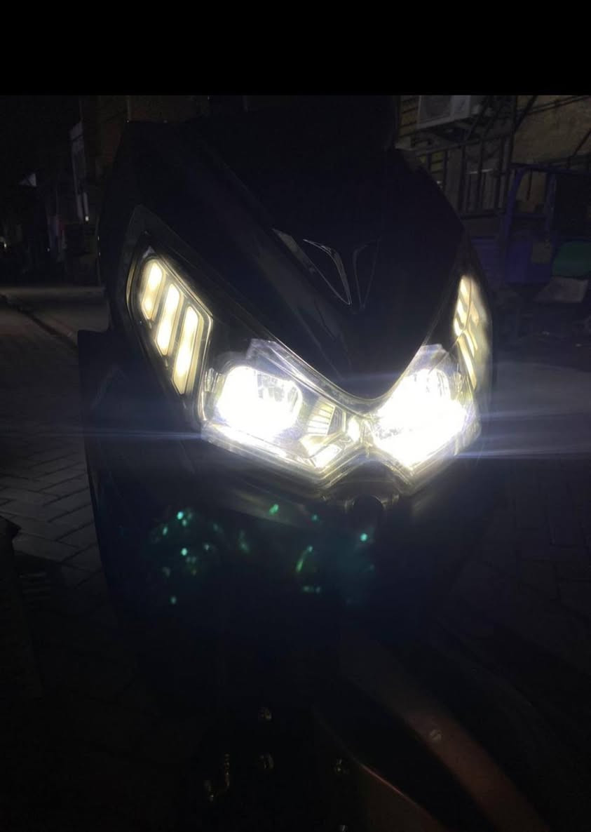 دراجة شحن
١. إشارة لد امامي خلفي 
٢. تاير خلفي جديد 
٣. دسك امامي خلفي 
٤. لايت زنون عالي ناصي 
٥.دبلات غاز 
المكان بغداد مدينة الصدر 
السعر ٤٠٠الف بيهة مجال قليل
***********
