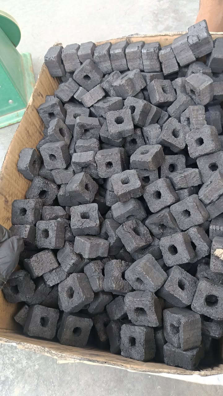 فحم مربع مثقوب ١٢ كيلو درجة أولى 
غاز ماكو 
ريحة ماكو
رماد طبيعي
سعر كلش مناسب
مكفول


**إذا كنت صاحب هذا الإعلان وتريد حذفه لأي سبب، رجاءا أرسل رسالة إلى الدعم الفني**