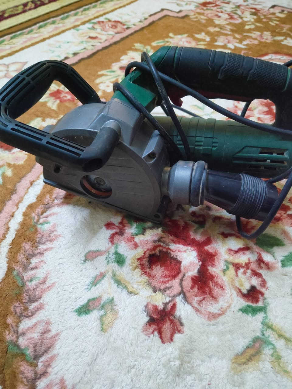 السعر 40 وبيها مجال..  حي البتول
***********
