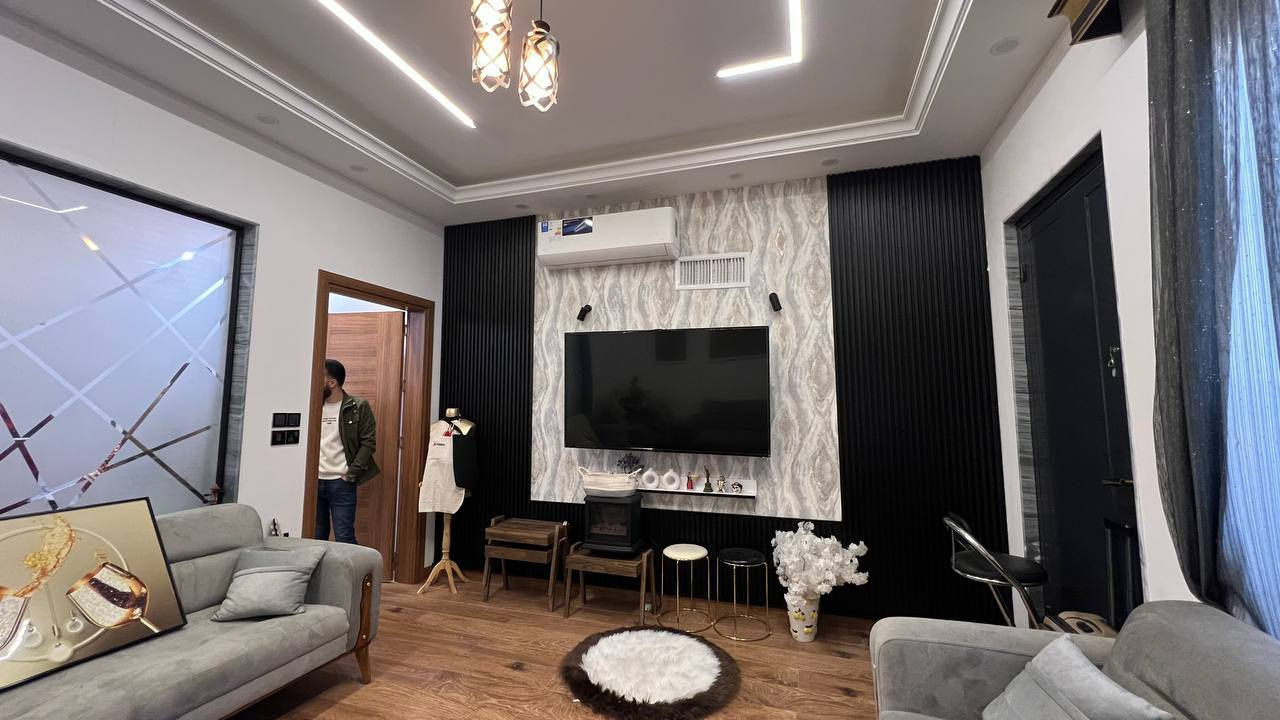 --- عقارات الموصل الحدباء ---
 🏠 دار للبيـــــــــع او المعارضــــــة حي الفلاح الثانية🏠ضفاف دجلة💥
🔴️ مساحـة 100متر 

🔴️الواجهة 5

🔴 الإتجاه شروق ابتدائي

🔴فصال مودرن

🔴طابقين ٣غرف نوم(درج داخلي وخارجي)

🔴الطابق الأرضي غرفة نوم هول صحيات مطبخ ،كراج ،هول

🔴الطابق الثاني ٢غرفة نوم صحيات هول بيتونة 
          ////////////////////////////////////////
 لمعرفة التفاصيل والسعر يرجى زيارة المكتب او الاتصال 
 على الرقم      ***********

🔴 نستقبل جميع طلباتكم وعروضاتكم....
