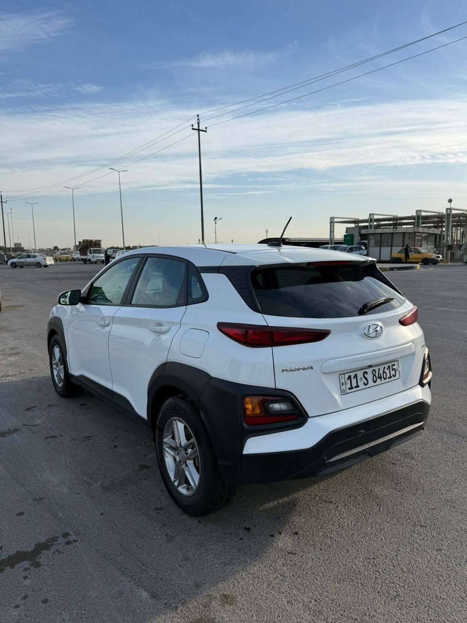 كونا موديل 2021
رقم بغداد
داخل لونين 
تحكم ستيرن جهتين 
كامره 360
2 انضمه قياده 
تحديد مسار 
مانع انزلاق 
راداد امامي 
شاشه جبيره وشاشه اعطال 
تخم تاير جديد وحدا يه صدر جديده 
حادثه جاملغ وبنيد للاتصال على الرقم ***********
