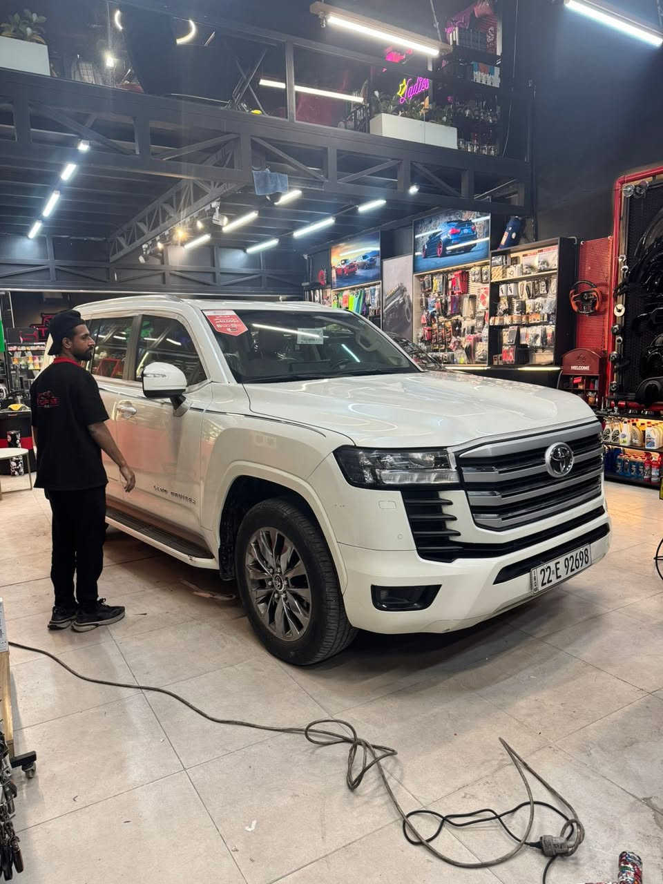 للبيع فقط نقد 
لاندكروز GXR  موديل 2024 فول مواصفات ماشيه 32 مكفولة كفالة عامة
محرك توين تيربو 
فتحة سلايت
جلد بيجي 
كشنات كهرباء
طفاية بلاد 
تشغيل عن بعد 
حساس امامي خلفي 
شاشة جبيرة 
تبريد بيانو 
ثلاجة
كشنات تبريد 
وباقي المواصفات المعروفة

السيارة جديدة كلش و على وضع الشركة اني مطلعهه من الوكالة رقم جديد وسنوية وبعدهه بضمان الشركة 
تبديل دهن بالوكالة و بانزين محسن جاهزة من كلشي 
مكاني النجف 
السعر 725 
***********
