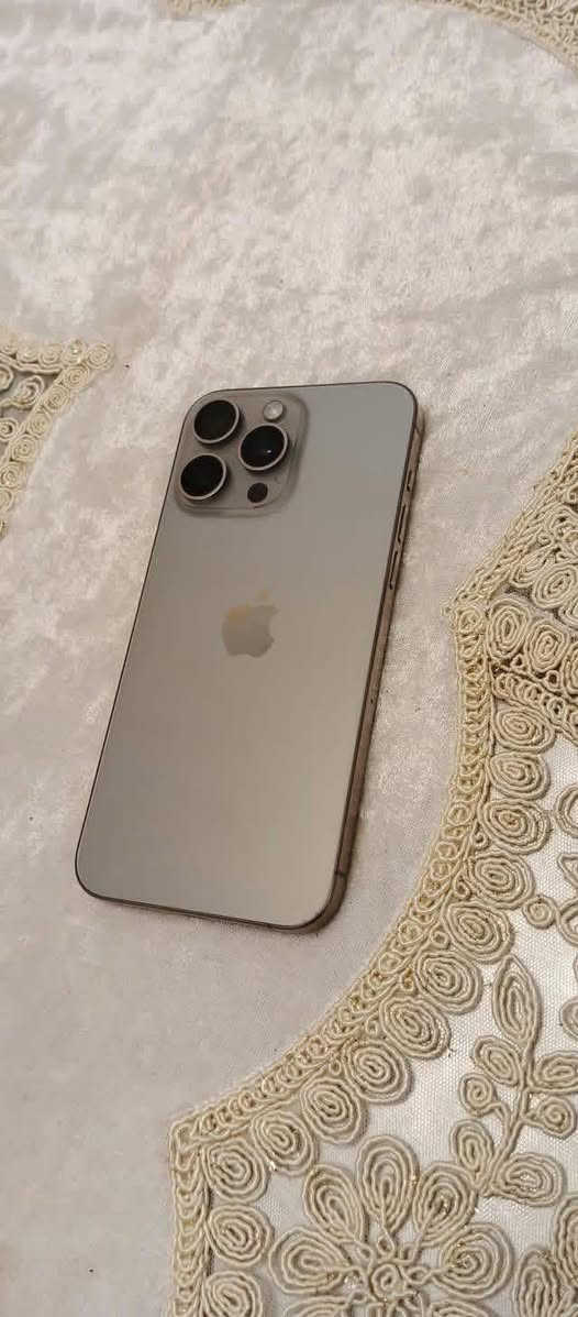 السلام عليكم
ايفون 15برو ماكس شخط واحد مابي⚠️
 بطاريه 88  واللون تيتانيوم⚠️ 
الذاكرة 256 ⚠️ 
 الشراي وجاد  يتصل عل الرقم ***********
