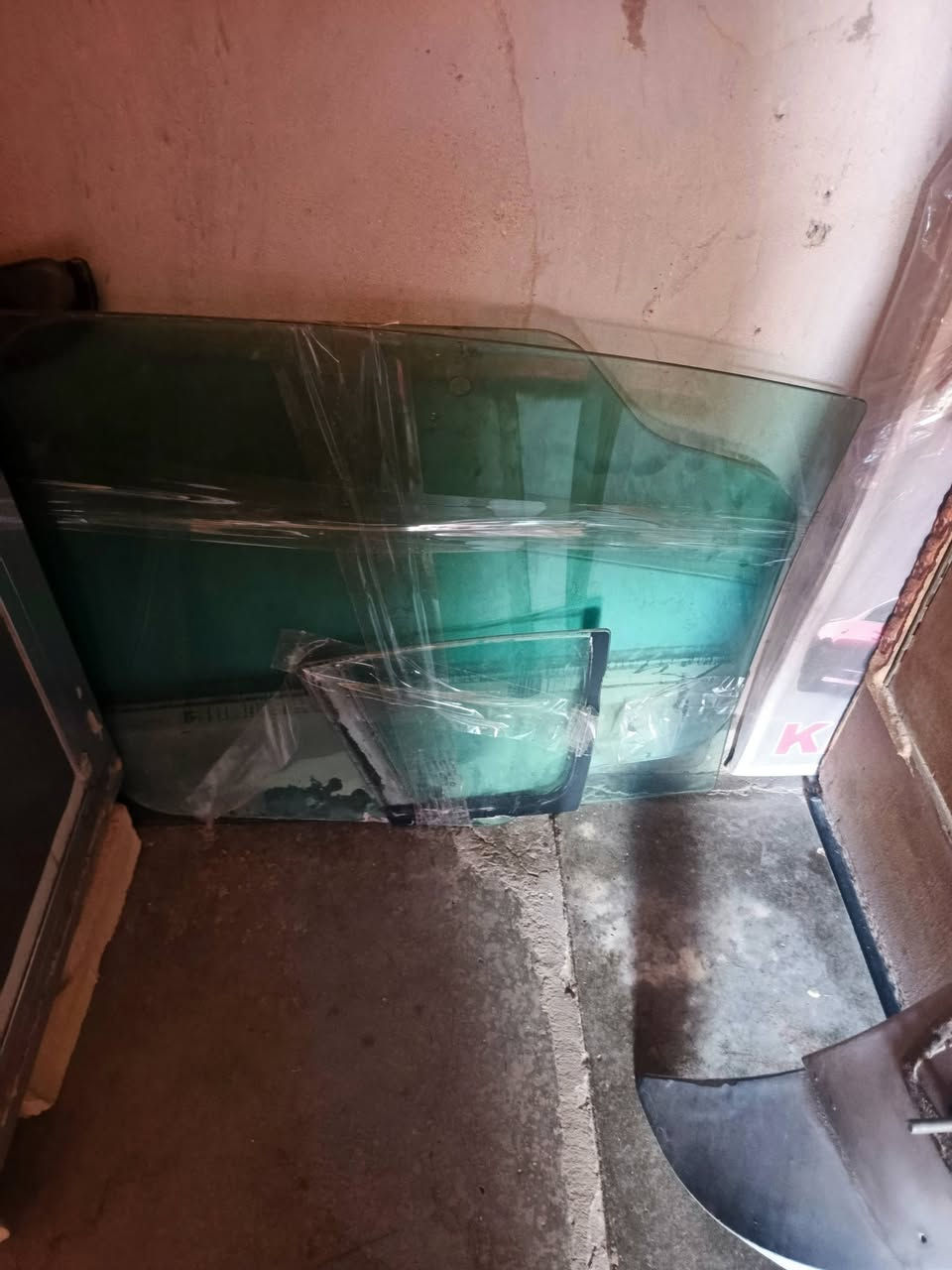 السلام عليكم غراض عدسات عالي ناصي جدد  شاشه مال 2019 بها كسر مكاين كامله مال بيبان هنن والجامات الخلفيه ***********
