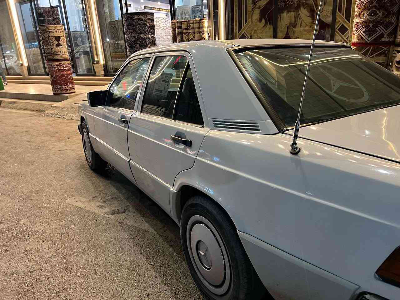 مارسدس 190 طيارين موديل 1990
رقم اربيل انكليزي سنويه بأسمي لل 28

مصبوغة عام 

محرك 2000 عنكبوت  بلادي لا تنقيص ولا تبخير
كير اوتو 
حداديه وقواعد دبلات سليمه
جام امامي كهربائي
تايرات امامي جديد
خلفي نص عمر
تبريد ثلج شرط
بنكه اضافيه للتبريد
نوزلات بلكات ادامه قبل اسبوع
طخه گد شبر جاملغ يم سكن عكس السايق ومثلها بقاعدة الرقم ورا 

سعر 45 

مكاني صلاح الدين / بيجي


**إذا كنت صاحب هذا الإعلان وتريد حذفه لأي سبب، رجاءا أرسل رسالة إلى الدعم الفني**