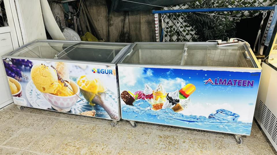 فاترينات عدد 7 مع عارضة كرزات مع عارضة اجبان مع بطحيات عدد 2  ميز دخل مع ملحقات مع عارضة عمودية نوال 
كلهن شغالات ماعدا وحدة من البطحيات جانت تشتغل لكن هسه تشتغل بس متبرد 
ابيعهن كلهن شلعه وحدة بمليونين ونص مكاني نجف 
***********
