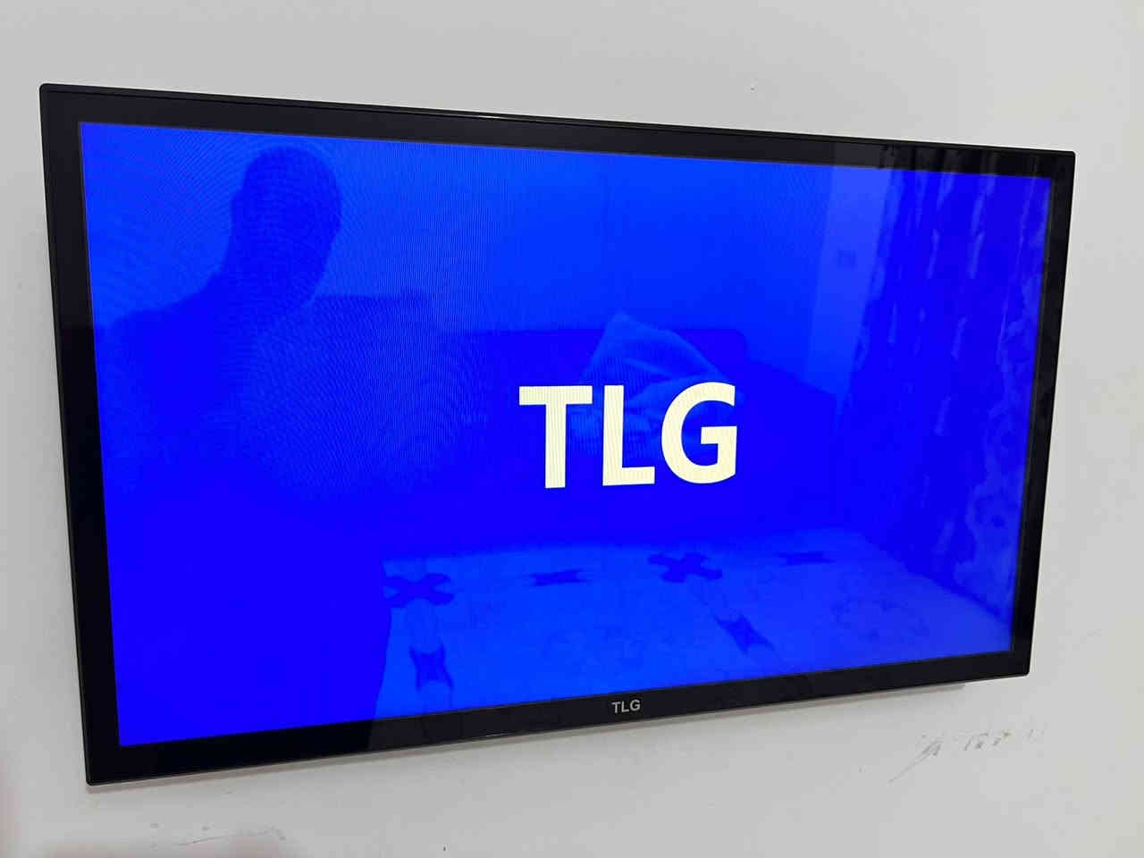 السلام عليك
السعر 170 بيه مجال بسيط للشراي
شاشه للبيع حجم 43 النضافه 100‎%‎ مستخدم قليل جداً 
عل شرط ما مفتوح بيه برغي و لا داخله تصليح 
سمارت انترنت واي فاي 🛜 
سريعه جداً 
مقاوم للكسر شاشه حماية كرستال 💪🏻 💪🏻 
نظام اندرويد
 الدقه فول HD 1080p  كما موضح بالفيديو
نضام الصوت عالي جداً 
سنه الصنع 2023 يعني الحديث
العنوان الديوانية حي الجامعه 
السعر مناسب بيع مستعجل
اليريدة يتواصل على الرقم و اني بخدمتة 
طريقه الفحص تجي و تشغله و تفحص علكيفك تعجبك بيك خير و ادلل 
***********
