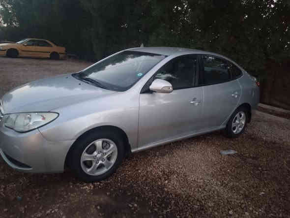 السلام عليكم النترا موديل 2011 وراد خليجي مكفوله كفاله عامه من عدا رشات صبغ اثر جرد سياره بسمي رقم بابل سنويه 30  مكينه كير  حدايه تخم تيار خير من الله سونار مرافق مع صور رقم الهاتف *********** السعر ١١٢ وبيها مجال
