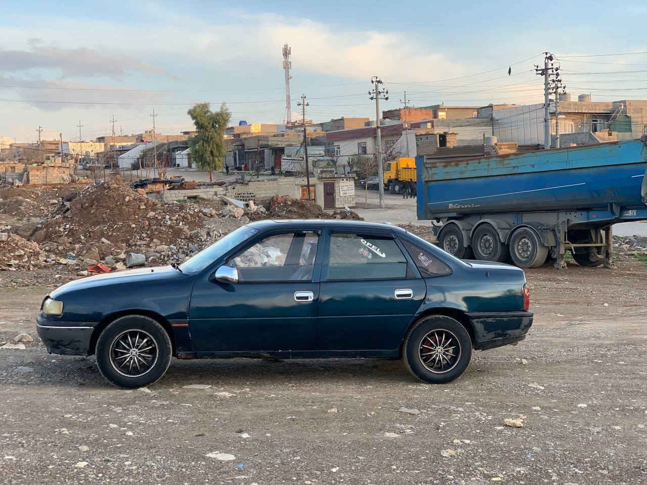 بەناوی خوا بۆ فرۆشتن پارەی علوجێ ١٥وەرەقە ئۆپڵ  مۆدیل .٩١مەکینە ١٦  سەنەویە بەشەرتی ئەولیاتو  حاسیبە گێڕۆ مەکینەو  تەقەو  ڕەقەی  بەشەرت  بەنزین هەرناخوا  کارەبای کامل مەزبوت یەک چرکەی  تیا نیە ماڵ دۆستە مشتەری تەلەفۆن بکە شوێن تەکێ نزیک بازیان 
***********
ڤایبەرو وەتساپی لەسەرە شمشمل, السليمانية
