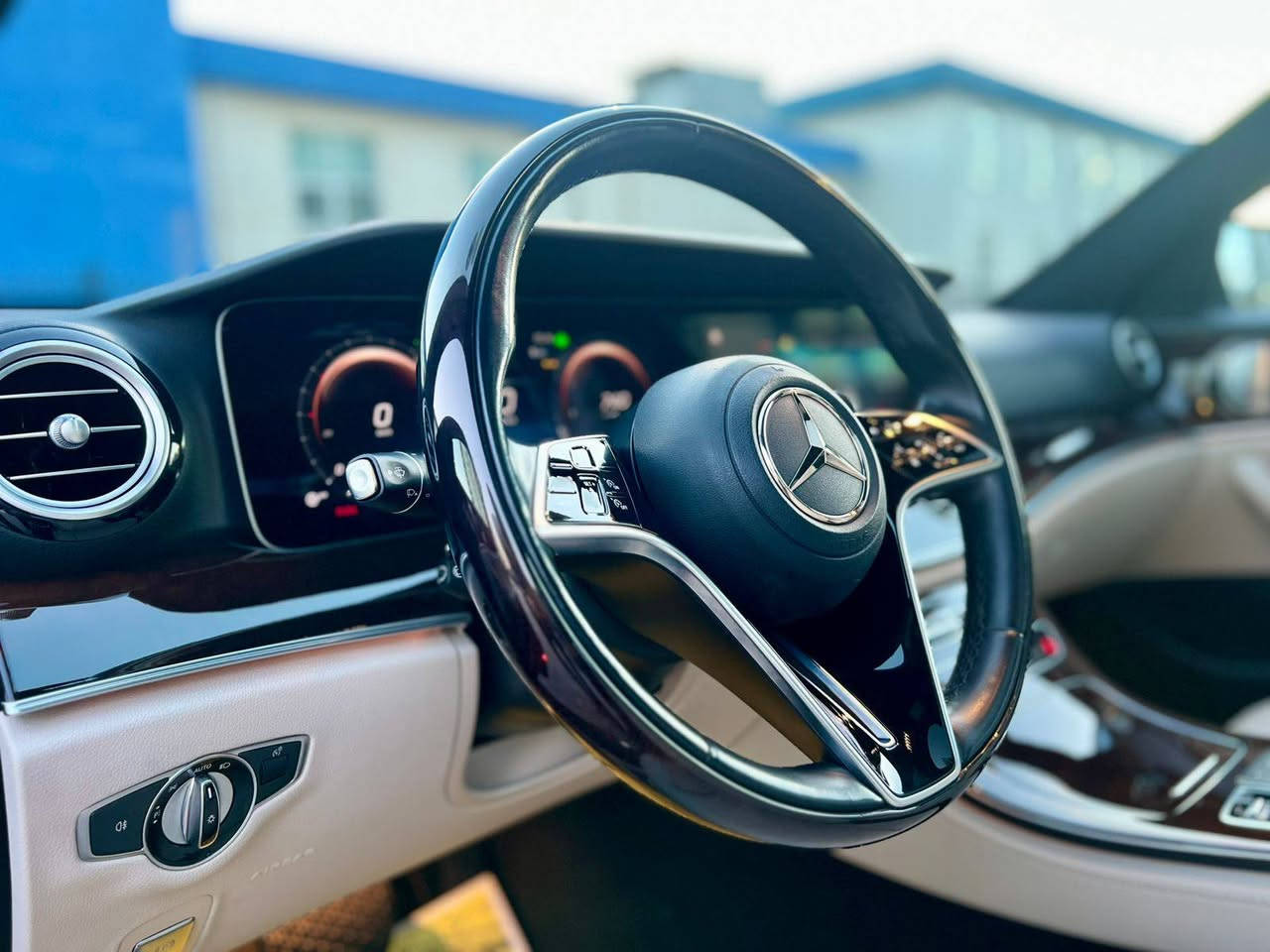 بنز أي كلاس 350 كت AMG
موديل 2023
المواصفات والتفاصيل:
مكان السيارة: بغداد
رقم: دهوك (تحويل)
العداد: 40 ألف (تو ويل)
وارد أمريكي
الحادث: جاملغ السايق تبديل وصبغ فقط
بدون دواخل
ايرباك ستيرن طاك فقط وراجع وكالة
بيها PDR ومسوّي لها بوليش وتشميع
بدون شخوط
المواصفات:
سقف بانوراما كامل
شاشة متصلة (ستايل اس كلاس)
رادار أمامي لمنع الاصطدام
رادارات جانبية وخلفية
نظام منع الانزلاق
نظام الحفاظ على المسار مع تحديد سرعة
أوتو بارك + أوتو هولد
حساسات محيطية 360 درجة
كاميرات 360 درجة
نظام ملاحة GPS
Apple CarPlay + USB
مصابيح أمامية ملتي بيم LED
بصمة تشغيل + بصمة أبواب + بصمة صندوق
مقاعد ميموري مع تدفئة
إنارة داخلية 64 لون
شاحن لاسلكي
تحكم ماوس كونترول
داخلية لون أبيض مميز
سماعات احترافية
رنكات AMG قياس 19 مع تايرات لوك
ملاحظات:
السيارة شرط كير ومكينة وحدادية وكهربائيات
استخدام شخصي وعلى يد واحدة
السيارة داخلة عن طريق منفذ إبراهيم الخليل (استيراد شخصي)
مع كاعيات الشركة والكتلوكات وعدة الإسعافات الأولية

رقم صاحب سيارة ***********
