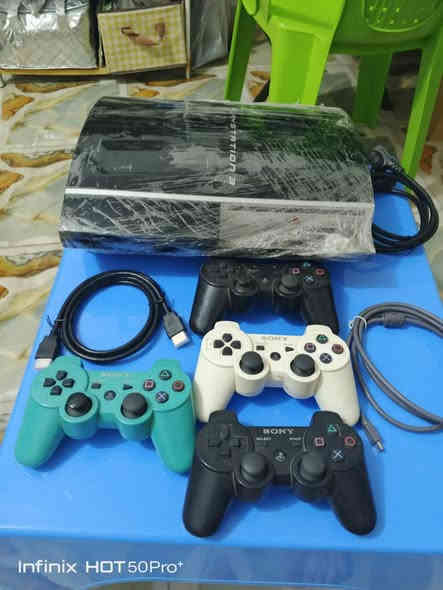 سلام عليكم بلي ثري فات ما مفتوح لوك ستيكر محلقاته كامله واير كهرباء واير شحن جوستك واير اج دي ويه ٤ يدات و٧ العاب بداخله سعره ٧٠ وبي مجال للشراي مكاني نجف *********** 
‏***********
