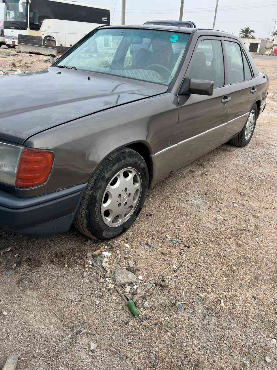 السلام عليكم سياره مارسدس موديل 88 رقم بصره سنويه منتهيه السعر 45 وبيها مجال مكاني بصره دير الشافي للأستفسار الاتصال على الرقم ***********
