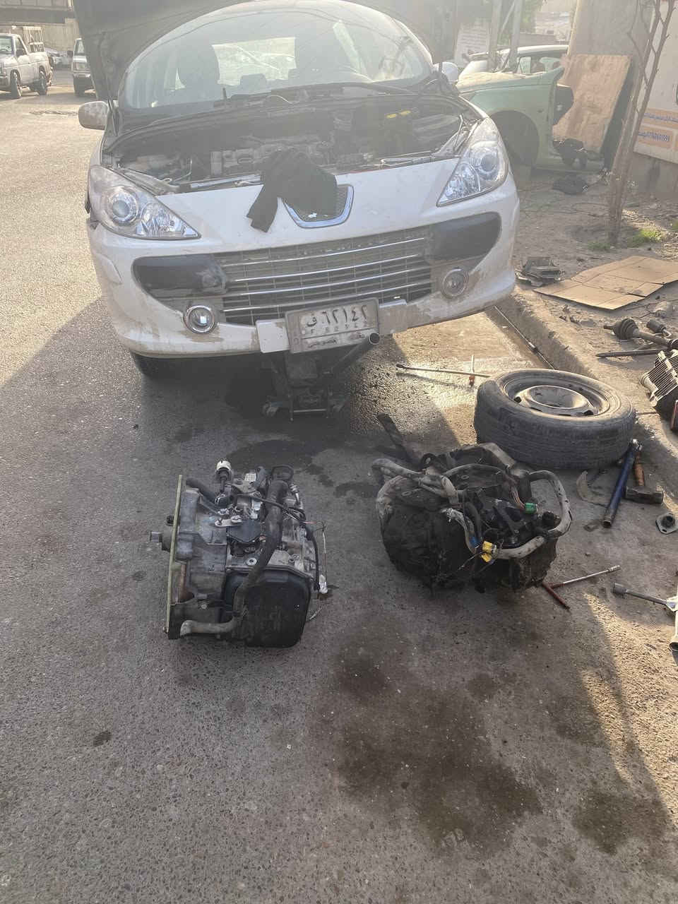 @الجميع 
السلام عليكم اعضاء كروبنا المحترمين اليوم شرفنا الحجي ابو عمر  من الكراده  تبديل كير وارد ياباني اخو الجديد مع ضمان العمل والمواد ورجعت البلاد يامرون امر اهل البيجو 
زورونا تجدون كل ما يرضيكم من خدمات وتساهلات واعمال 
صيانه الاول في مجال البيجو الفرنسي 
العنوان كمب ساره مقابل فلكه الصغيره شركه الركن الفرنسي 
ايهاب بيجو ***********
يوسف  ***********واتساب
