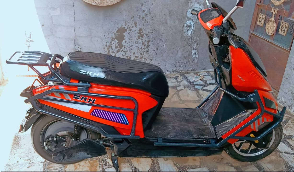 سلام عليكم مكلف بل نشر دراجة شحن للبيع مواصفات  فول  والمعرف لا يعرف جديدة ماصارلها شهر نازلة للشارع  مكاني بغداد الامين عارضها ب950وبيها مجال ***********
