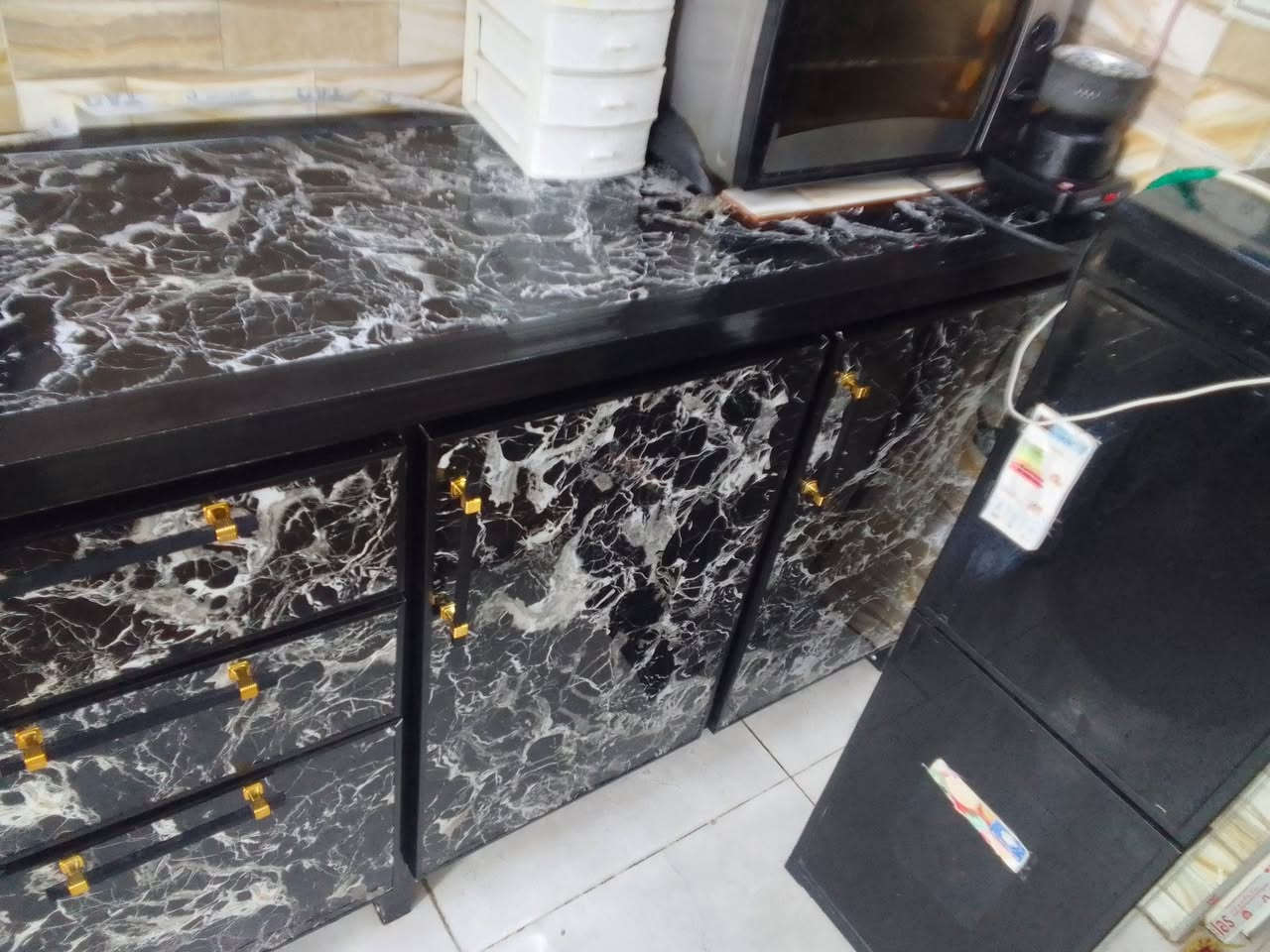 كاونتر خمس ابواب والمغسل بابين الكاونتر مستعمل شهر 
سعر 300
رقمي ***********
