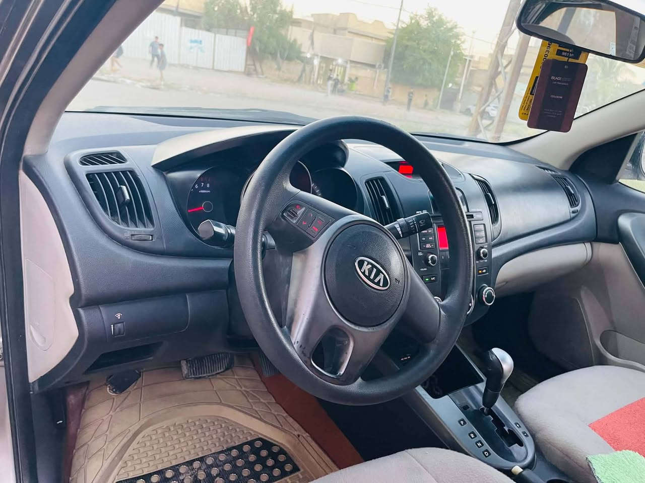 سيراتو ٢٠١٠ خليجي 
سعر ٨٧ بيهة مجال شراي 
بيهة قطعة وحدة صبغ فقط باقي مكفول سيارة جديدة
ما بيهة اس نقص مسويلة سيرفس كامل 
موصفات تحكم ستيرن جهتين مانع نزلق داخل لونين ويل كب كروم شاير بلمري مري شفط
محرك ١٦٠٠ لا تبخير ولا تنقيص
رقم اربيل اسمي تحويل ثاني يوم 
هزة رقم سنوية جديد 
مكان سيارة بغداد الشعب 
رقمي ***********
