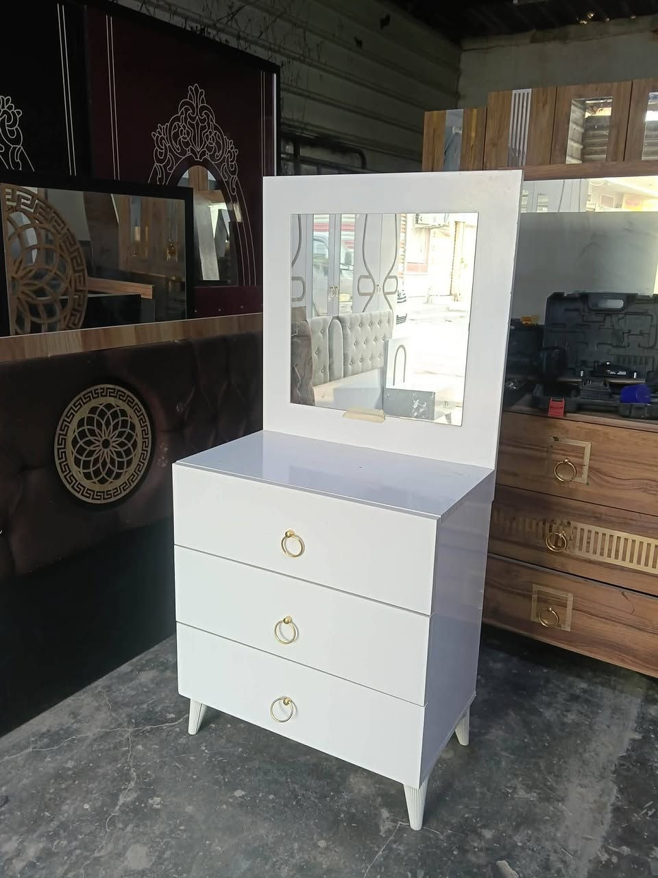 غرفه نوم تركي 🇹🇷🔥 
مستخدم كنتور ابواب 
5 قطع نضافة 90 💯 
سعر 500 نهايته 475مشي مع شد ونقل مجاني 🚛🧑‍🔧 حجز واتساب فقط ***********
