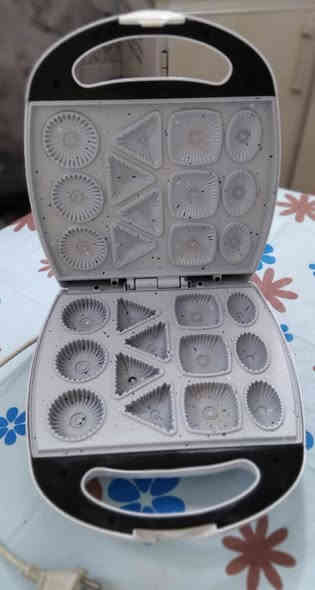 للبيع جهاز كابسه صاج حجم كبير وجهاز كليجه استخدام قليل جهازين اريدهن ب ٣٥وطبلات كبيره و٤صغار ب٧٥ الاستفسار على الرقم او خاص 
***********
