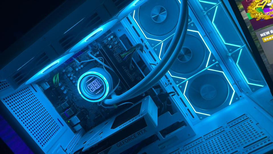 Pcللبيع
AMD Ryzen 5 9600X
NVIDIA GeForce RTX 5060 Ti 16GBمن شركه كيكبايت 
Ram 16GB DDR5
2TB SSD 
مبرد مائي
Samsung Odyssey G4 27-in FHD 240Hz
السعر على خاص 
رقم واتساب ***********
