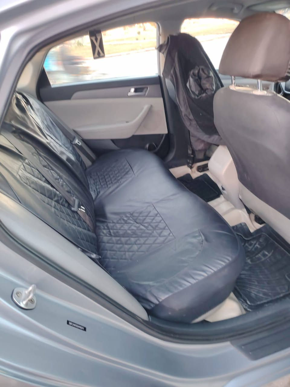 السلام عليكم سياره نوع سوناتا موديل 2015 وارد امريكي بيه بس بنيد  ايبل  واحد السياره كفاله كير مكينه حداديه تخم تاير تبريد مكينه 2400 لغود وشواصي مكفولات لسياره حلوه وجديده نص فول السعر 118 وبيه مجال عنوان  كربلاء رقم الهاتف ***********
