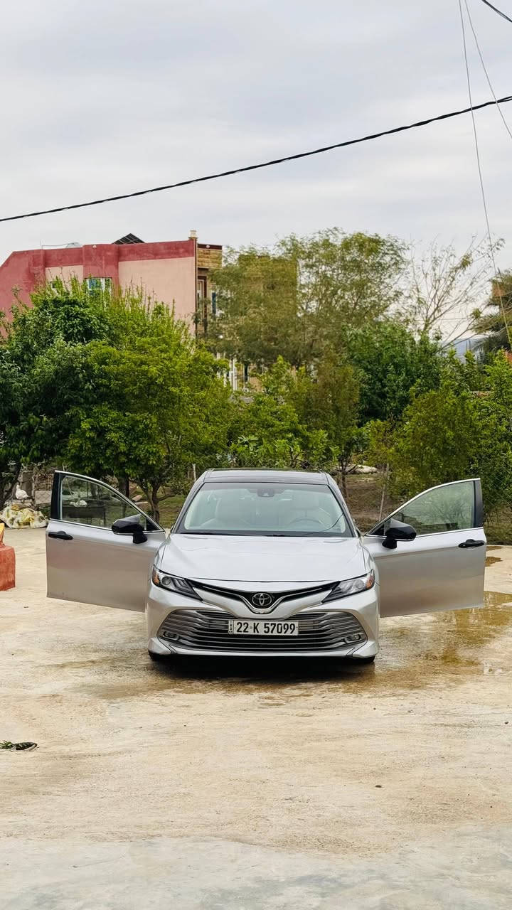 السلام عليكم كامري للبيع موديل 18 رقم اربيل سنويه وهزه جديده XLE أعلى فئه بل كامري بصمه وتنته سقفيه بنراما تبريد امامي وخلفي تبريد وتدفئه بل اكشانه رادار امامي وجانبي السياره فول ضررها قطعتين بنيدنفسه مصلح وچاملق السايق امبدل فقط السعر 175 وبيها مجال مكان السياره قريه المسحگ اتصل ***********
