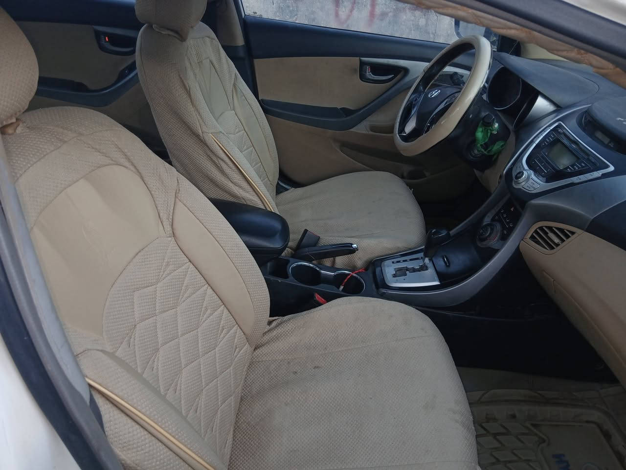 سلام عليكم النتره لبيع موديل 12مكينه وكير خير من الله صدر ٨٠ بل ١٠٠ تخم تاير كرهبايات كله شغاله سياره جاهزه لشارع الف مذب عليه السعر ٨٥ وبيه مجال سياره بيه ٣ قطع فقط بسمي تحويل مباشر ***********
