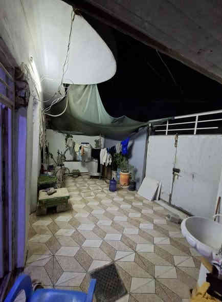 البيت اللبيع. كوفه شارع المطار القديم.  البيت قريب  عل شارع.  . المساحه 170 متر.  السعر 50 وبي مجال.  الستفسار يوجد وتساب ***********
