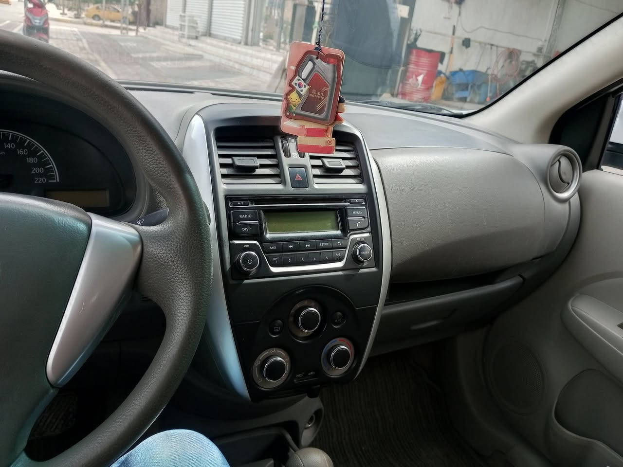 سلام عليكم نيسان صني الهندي موديل 23 مكان الناصرية رقم ***********
