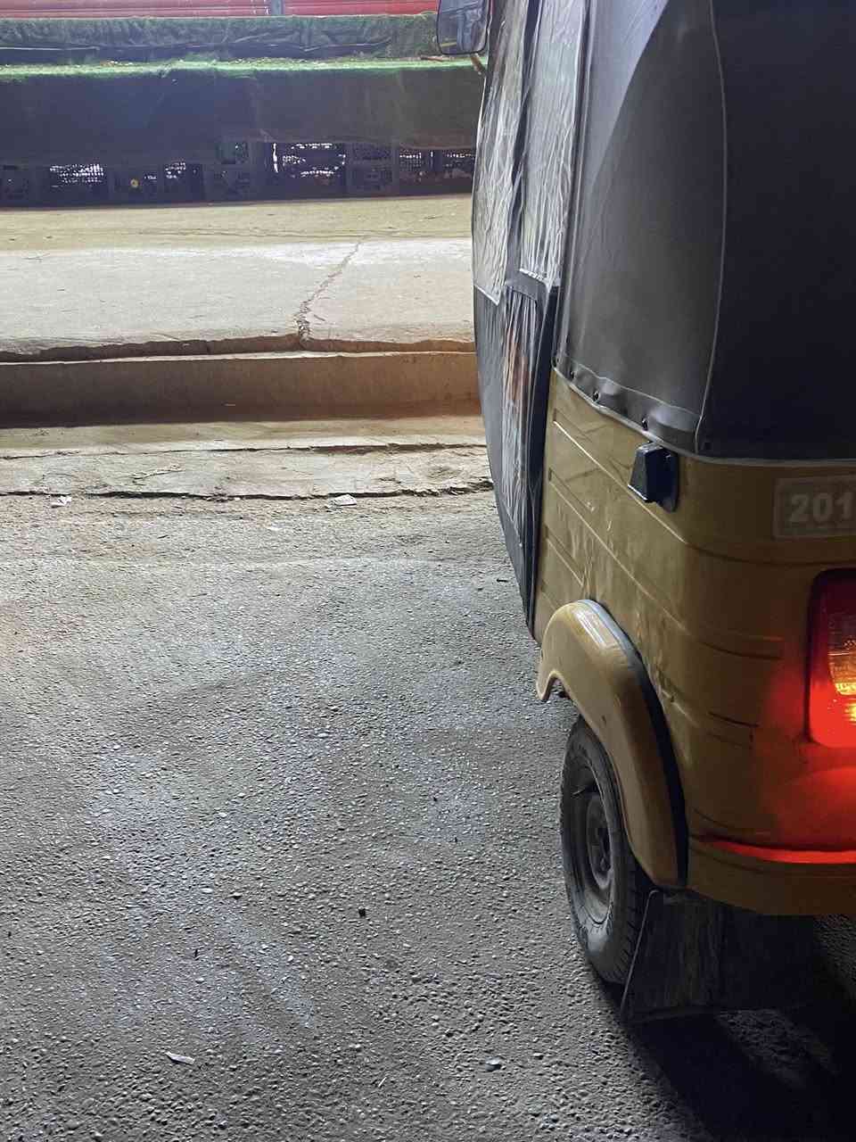 سلام عليكم تكتك موديل 19 شهر 12مضلع رقم وسنويه كربلا.  خير من الله اي نقص ما بيه سعر 5250.    ***********
