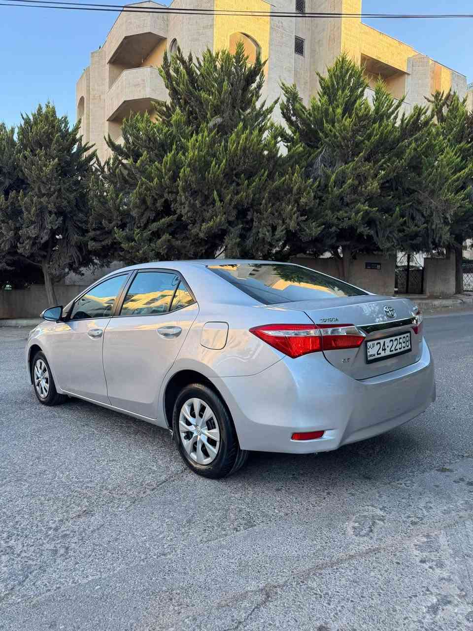 Toyota Corolla2015 فئة SE
خصوصي اصلي محرك 1600cc 
* الممشى: 86 الف كيلو متر فقط
* البيع من المالك الأول مباشره
* اللون :سلفر  ميتالك
* استخدام خفيف جداً
* السيارة نظيفة جداً من الداخل والخارج ولا تحتاج أي مصروف
* الفحص  :-
* - جيد جيد جيد قصعه شنكل 

مواصفات فئة SE:
  بلوتوث وApple CarPlay
* تحكم بالمقود
* نظام أمان متقدم (ABS – مانع انزلاق – وسائد هوائية)
* نظام صوتي جيد جدا
* Auto hold
* والعديد من الميزات
* إضاءة LED
* كشافات ليد 
* غرفه كتان وكاله 
* سنتر مركزي 
* قزاز كهربا 
* مفاتيح الشركة عدد ٢ 
* كندشن حامي بارد 

‎السيارة اقتصادية جداً في البنزين ومعروفة بقلة الأعطال،

السعر 9500  للاستفسار الاتصال علا.     0776079175


**إذا كنت صاحب هذا الإعلان وتريد حذفه لأي سبب، رجاءا أرسل رسالة إلى الدعم الفني**