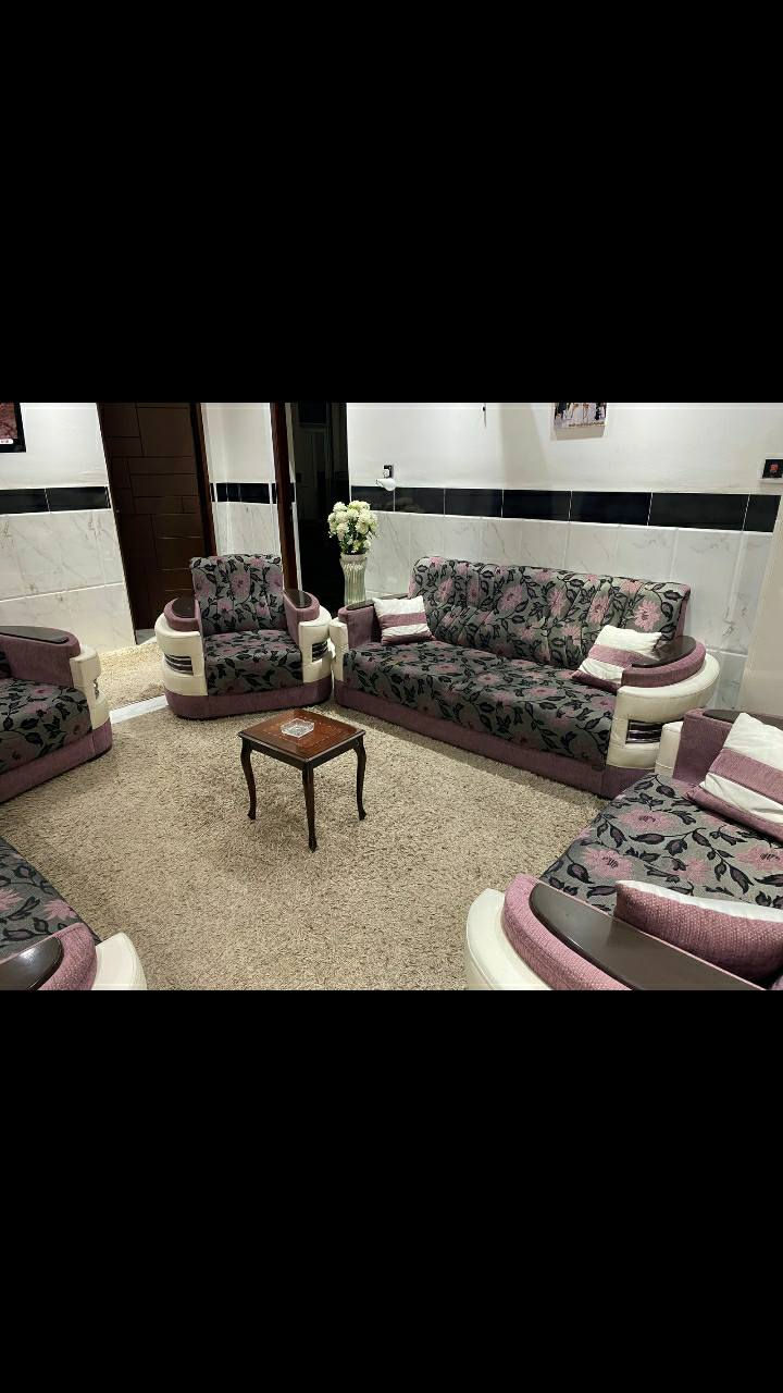 قنفات صالة 5 قطع ثنين كبار وكرسيين وقنفة وسط
استخدام نظيف 
السعر 500 وبيها مجال 
المكان بابل الحلة شارع ٨٠ جهة كربلاء


**إذا كنت صاحب هذا الإعلان وتريد حذفه لأي سبب، رجاءا أرسل رسالة إلى الدعم الفني**