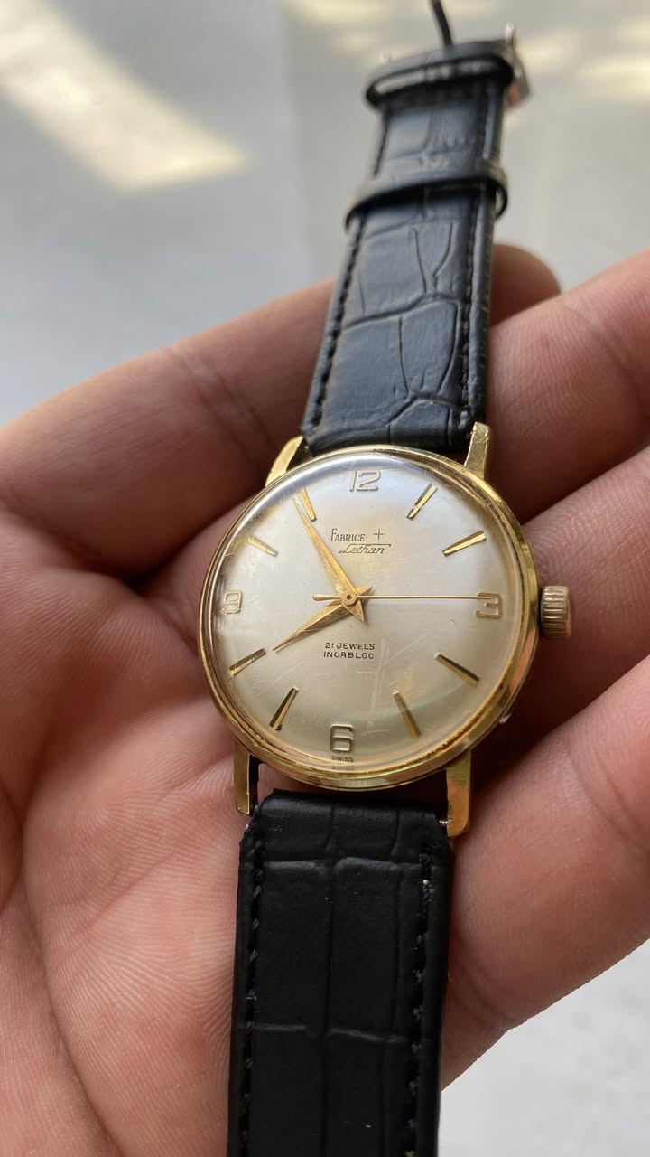 البيع / ساعه سويسريه فنتج قديم(1960s)،

نظافه 90% شرط شغل /تأتي بهيكل دائري مطلي بالذهب

القطر 35 / السعر 75 الف معا توصيل


**إذا كنت صاحب هذا الإعلان وتريد حذفه لأي سبب، رجاءا أرسل رسالة إلى الدعم الفني**